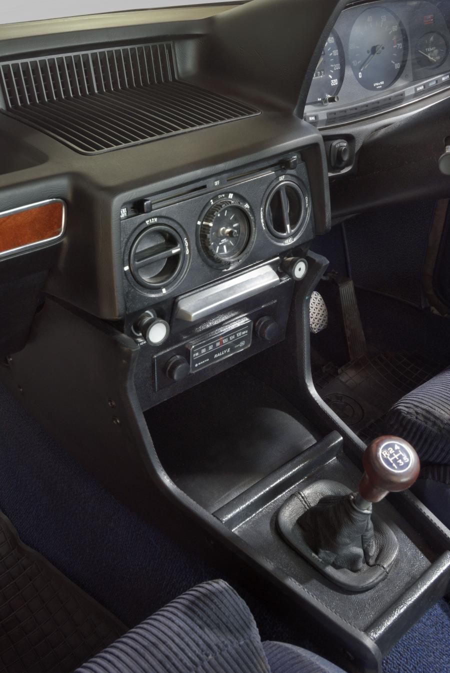 Детали интерьера BMW 530 MLE (E12) 1976 года  (ZA) (фото 14 из 95)